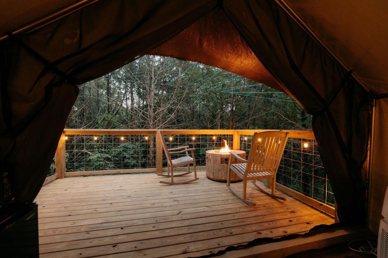Отель Treehouse Cozy Glamping Site Брэнсон Экстерьер фото